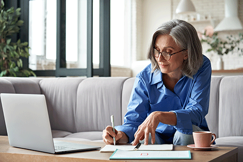 a patient takes notes while looking up dry macular degeneration second opinions online